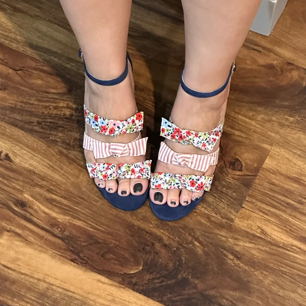 1901 Flowers and Bows Wedge Sandals, EUC